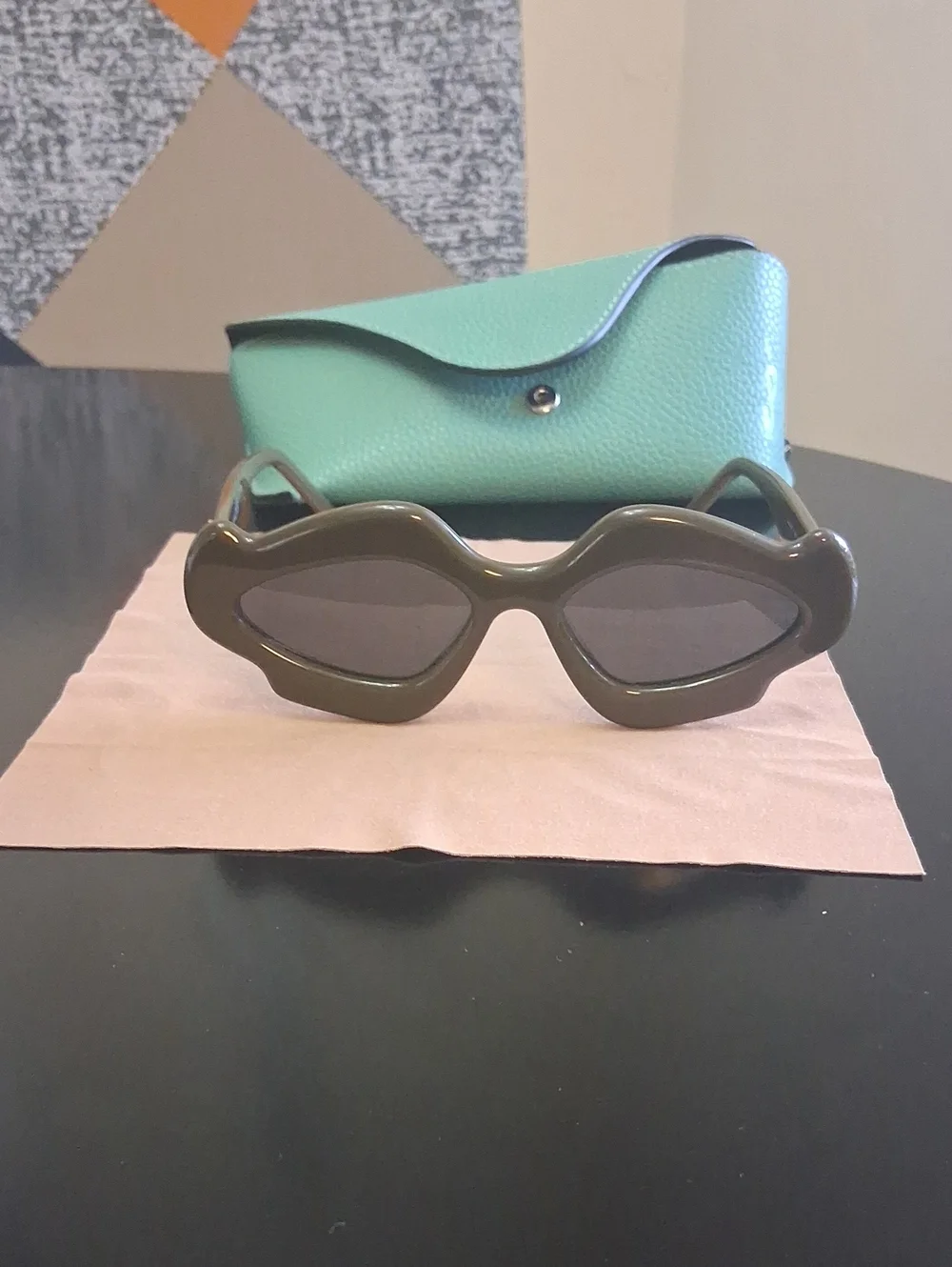Loewe Sunglasses LW40109U